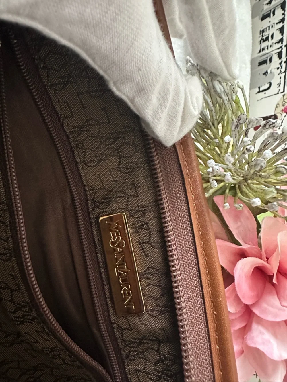 Saint Laurent - Olive & Tan Envelope Clutch - Picture 7 of 8